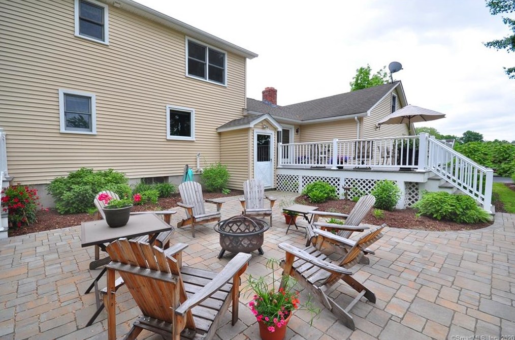 107 East St, Suffield CT  06078-1906 exterior