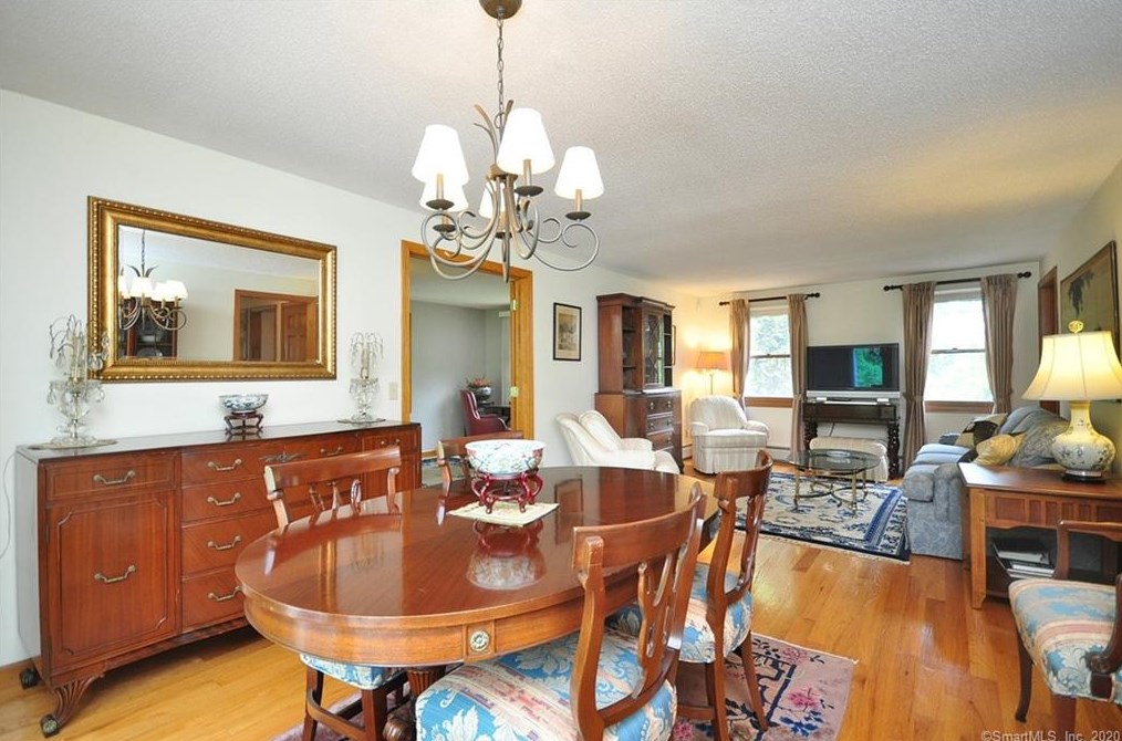 107 East St, Suffield CT  06078-1906 exterior