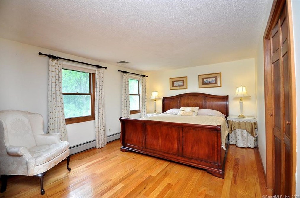 107 East St, Suffield CT  06078-1906 exterior