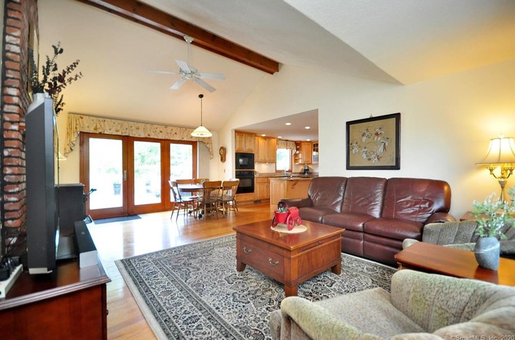 107 East St, Suffield CT  06078-1906 exterior