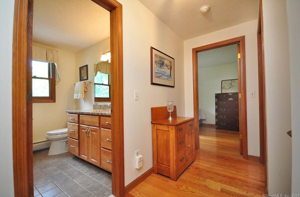 107 East St, Suffield CT  06078-1906 exterior