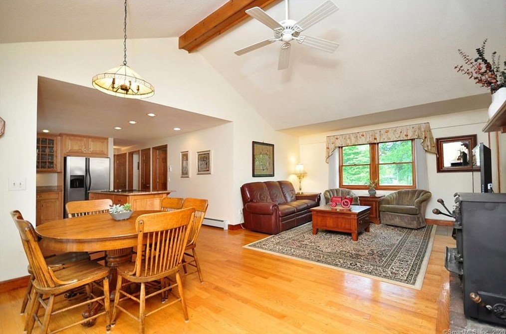 107 East St, Suffield CT  06078-1906 exterior