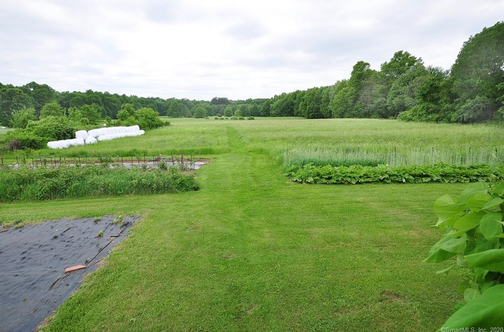 107 East St, Suffield CT  06078-1906 exterior
