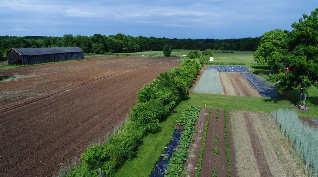 107 East St, Suffield CT  06078-1906 exterior