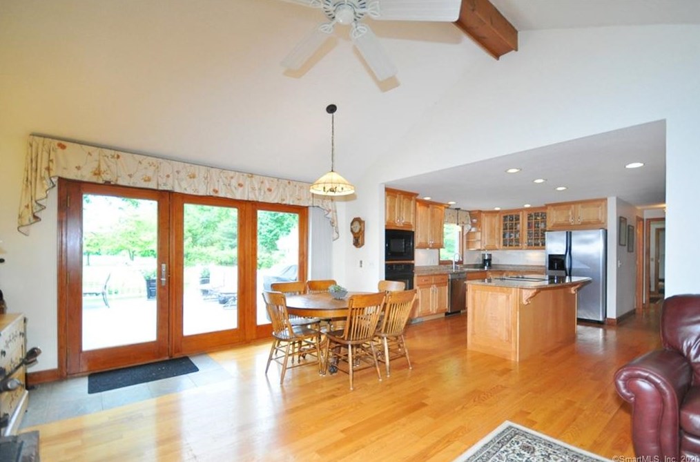 107 East St, Suffield CT  06078-1906 exterior