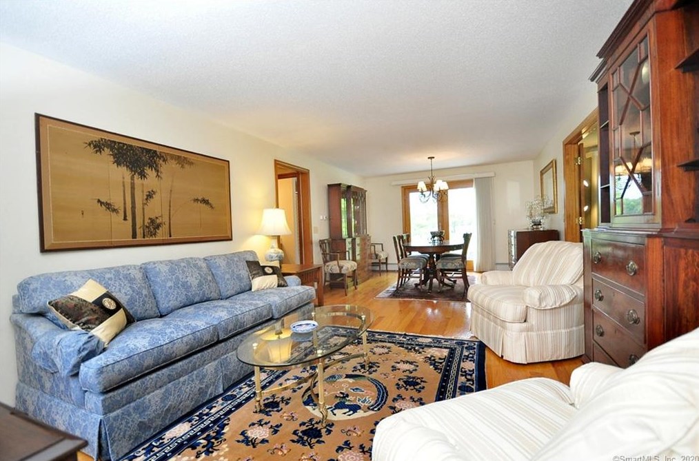 107 East St, Suffield CT  06078-1906 exterior