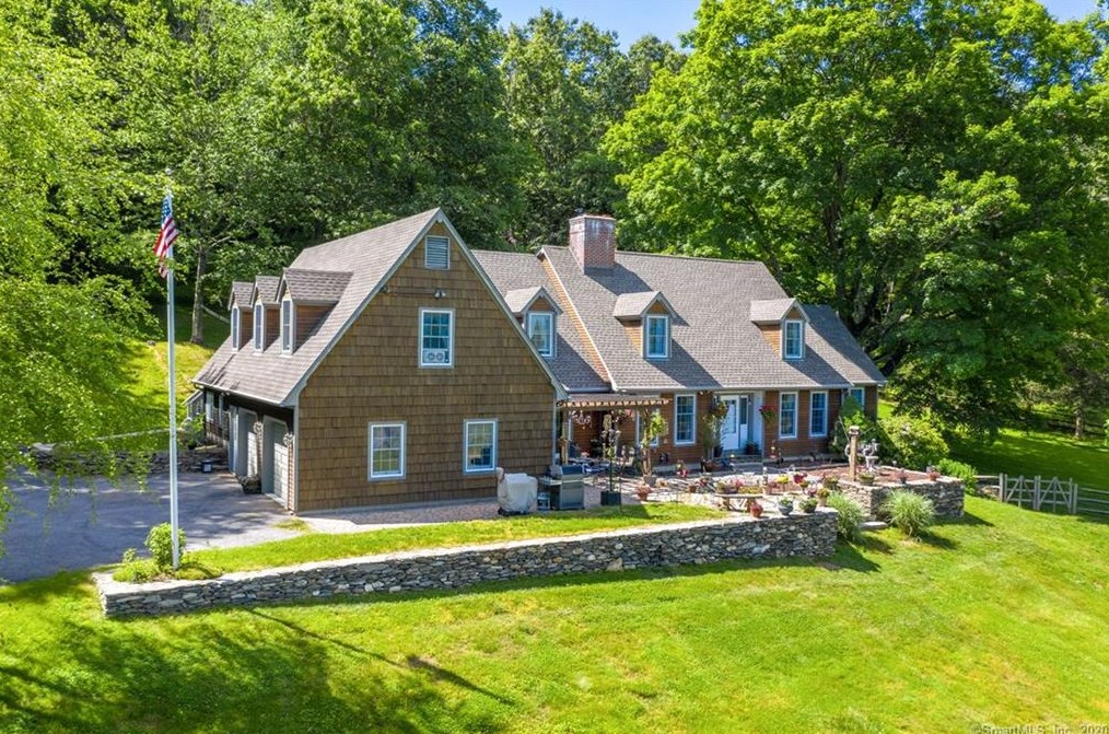 134 Main St, Bridgewater, CT 06752 exterior