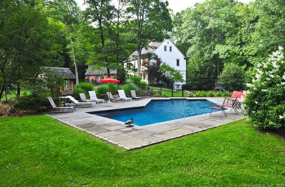 33 Sentry Hill Rd, Roxbury, CT 06783