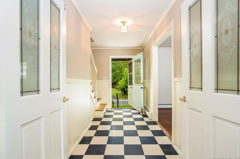 29 Sundance Dr, Cos Cob, CT 06807-1808