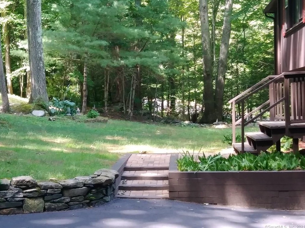 46 Old County Rd, Winsted, CT 06063-3312