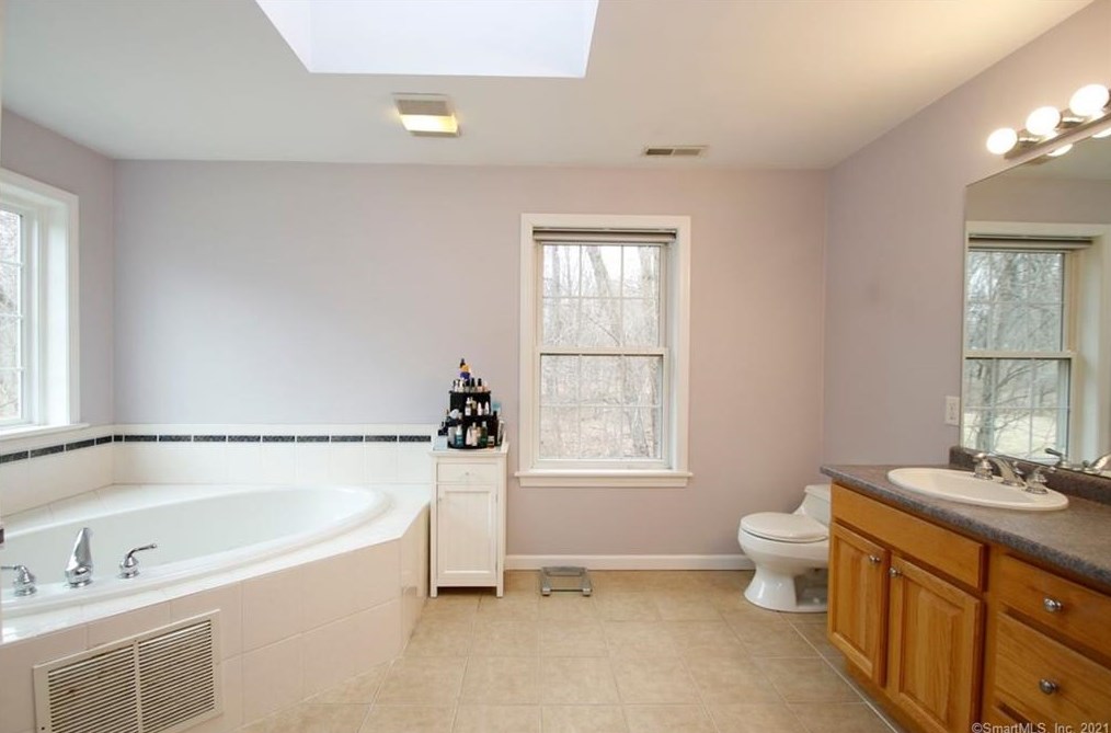 10 Windy Hill Rd, West Redding CT  06896-2700 exterior