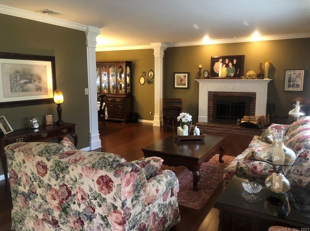 12 Botte Dr, New Haven CT 06516-6241 exterior