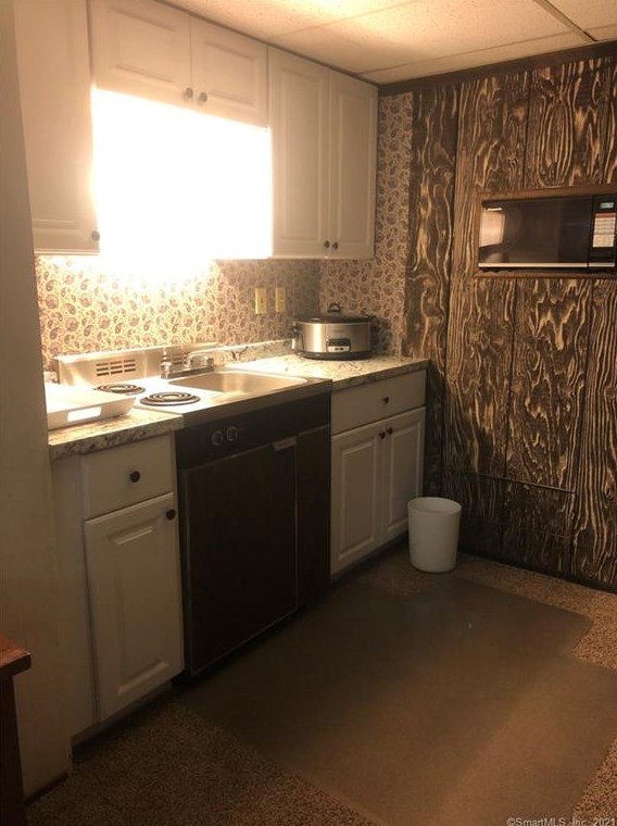 12 Botte Dr, New Haven CT 06516-6241 exterior