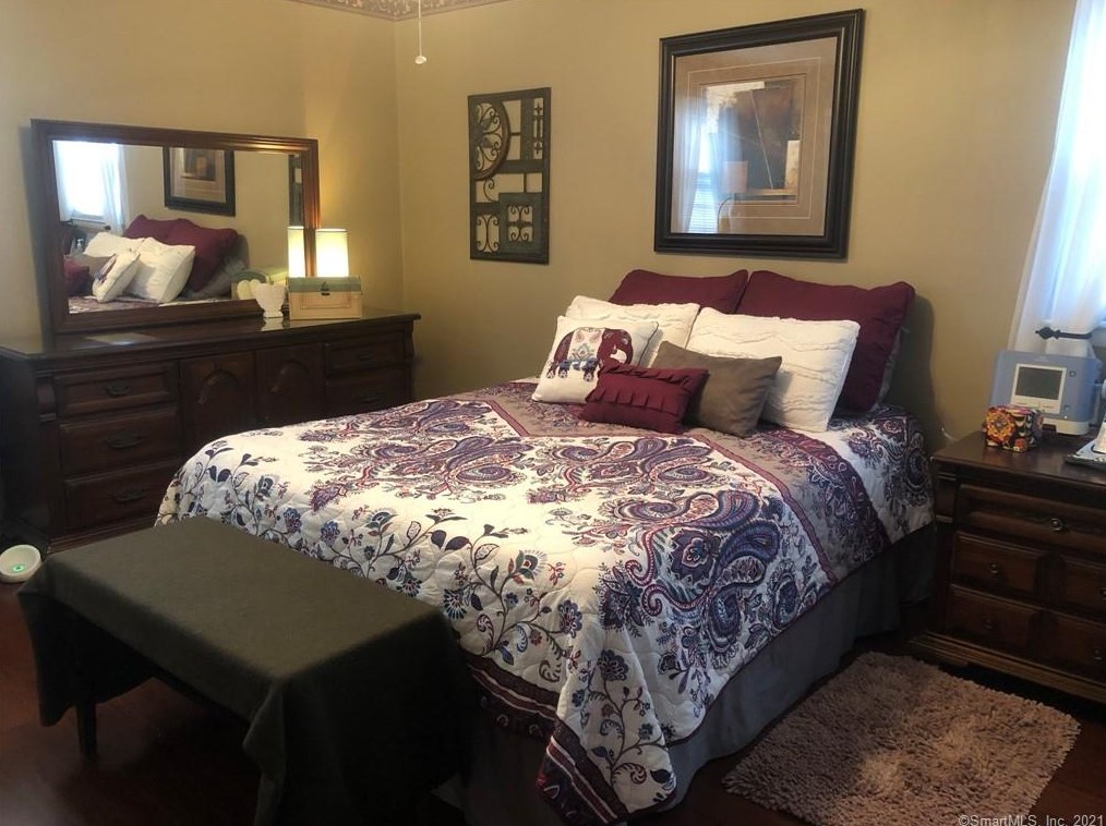 12 Botte Dr, New Haven CT 06516-6241 exterior