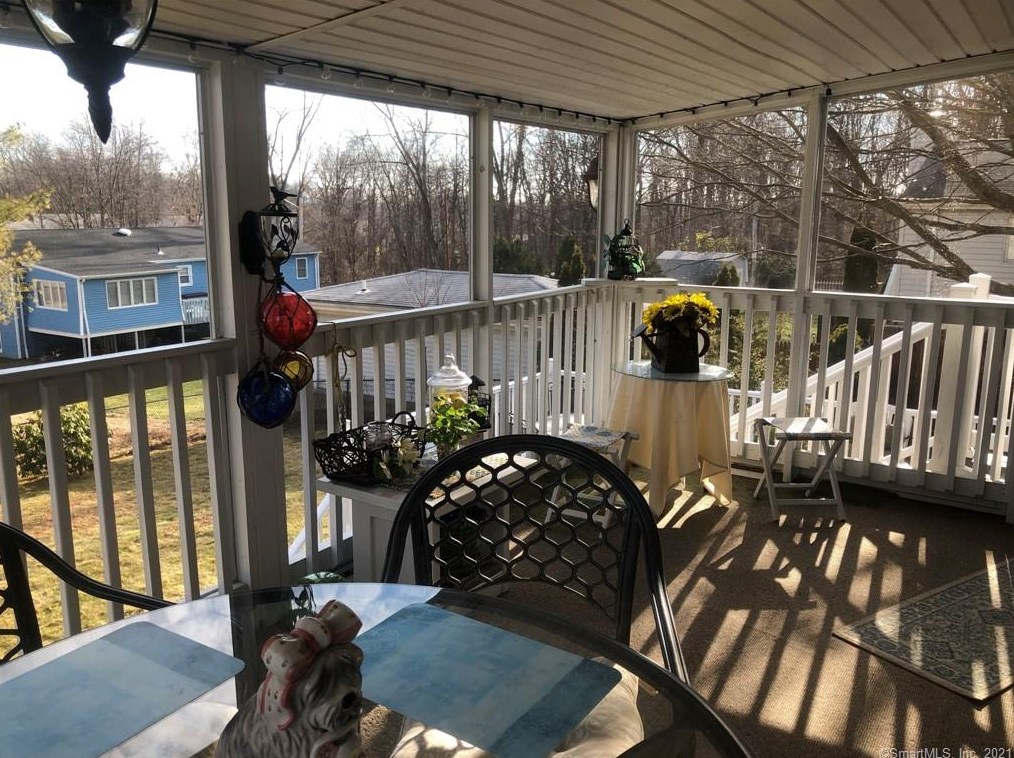 12 Botte Dr, New Haven CT 06516-6241 exterior