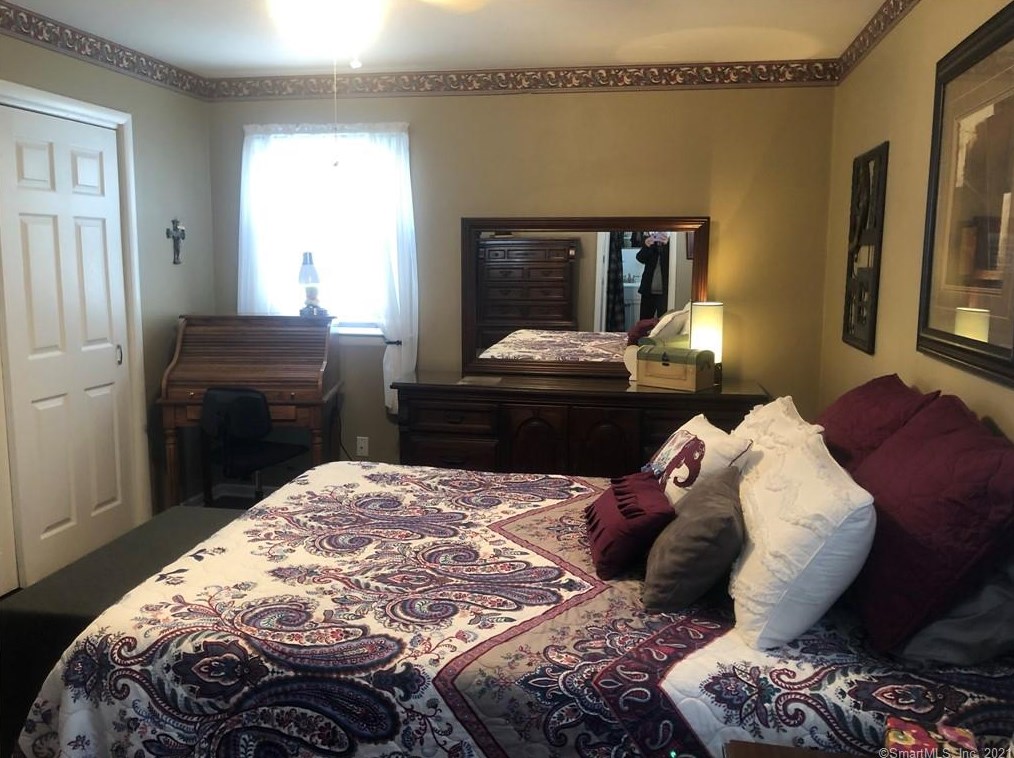 12 Botte Dr, New Haven CT 06516-6241 exterior