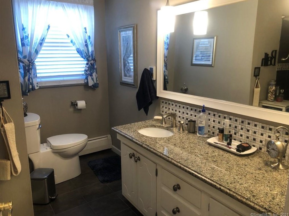 12 Botte Dr, New Haven CT 06516-6241 exterior