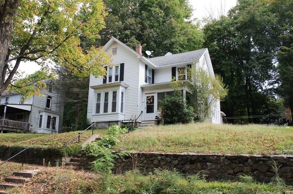 212 Gilbert Ave, Winsted, CT 06098-1340