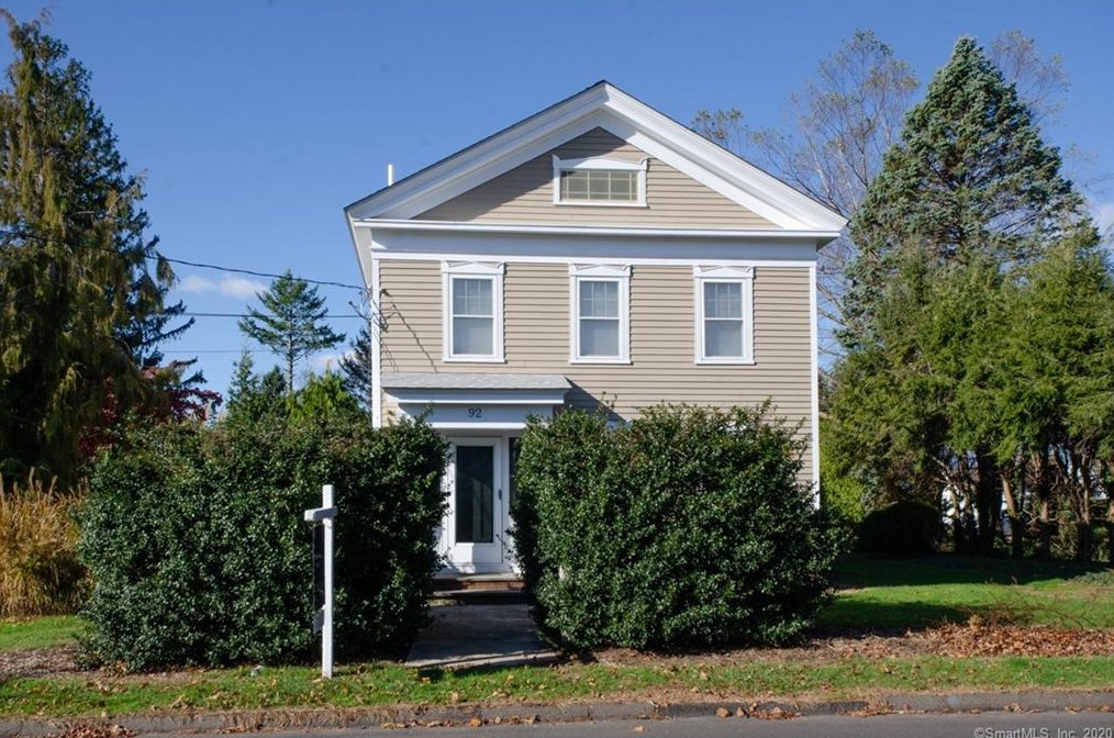 92 Harbor St, Branford, CT 06405