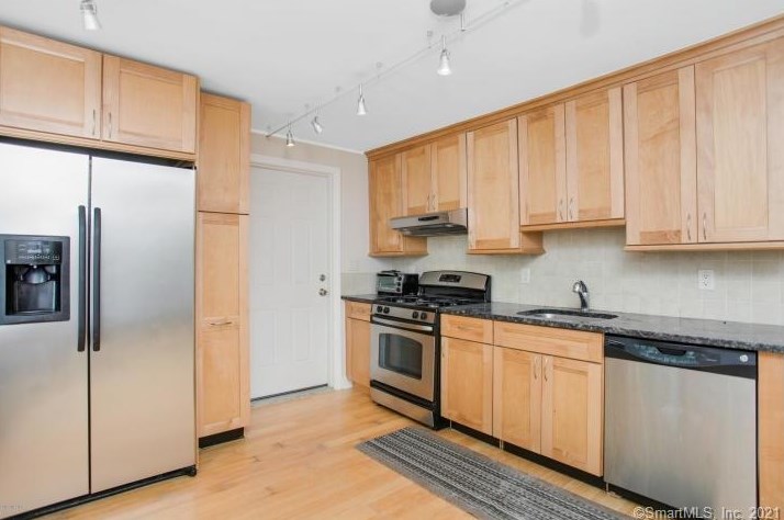 11 Le Grande Ave, Greenwich, CT 06830