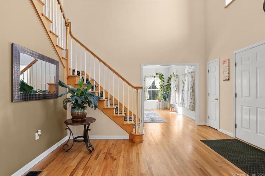 61 Luther Dr, Southbury, CT 06488-2414