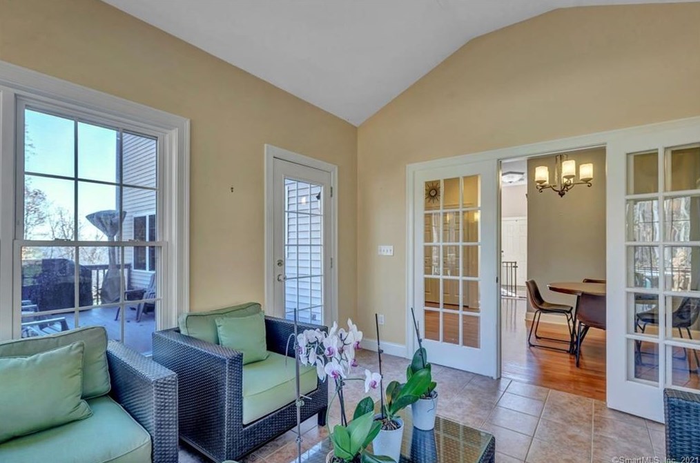 16 Morningview Ct, New Haven CT 06518-1777 exterior