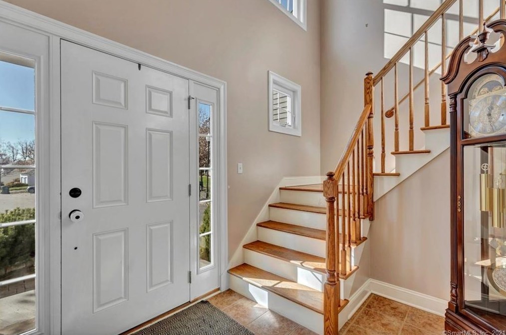 16 Morningview Ct, New Haven CT 06518-1777 exterior