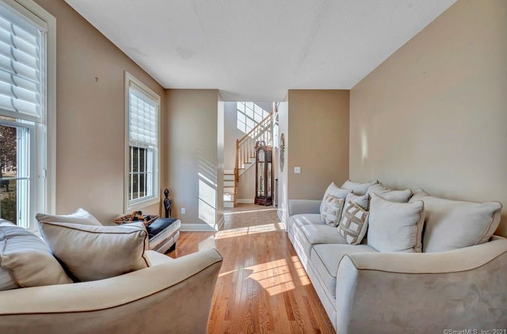 16 Morningview Ct, New Haven CT 06518-1777 exterior