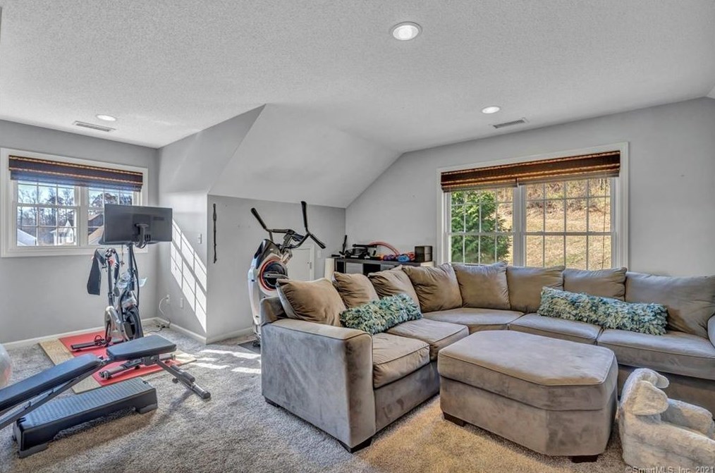 16 Morningview Ct, New Haven CT 06518-1777 exterior