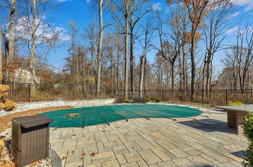 16 Morningview Ct, New Haven CT 06518-1777 exterior