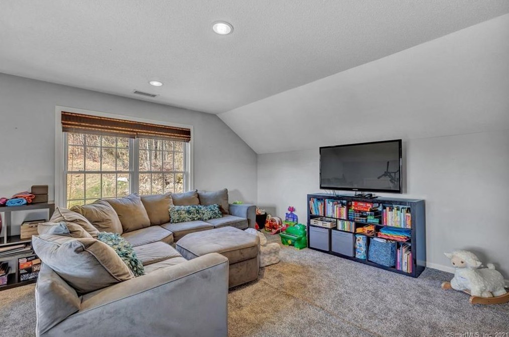 16 Morningview Ct, New Haven CT 06518-1777 exterior