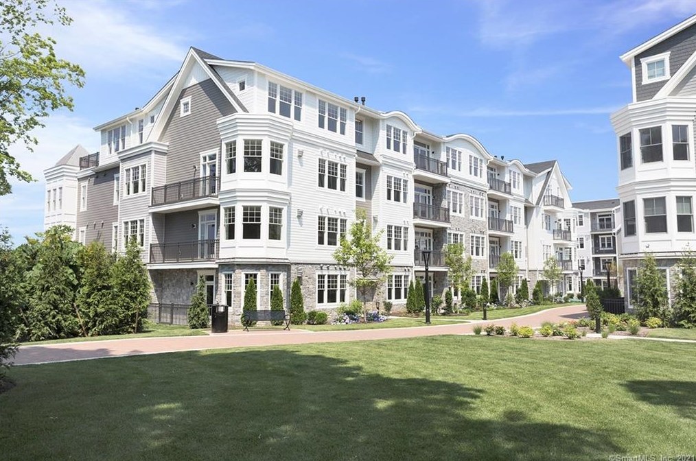 180 Park St #402, New Canaan, CT 06840