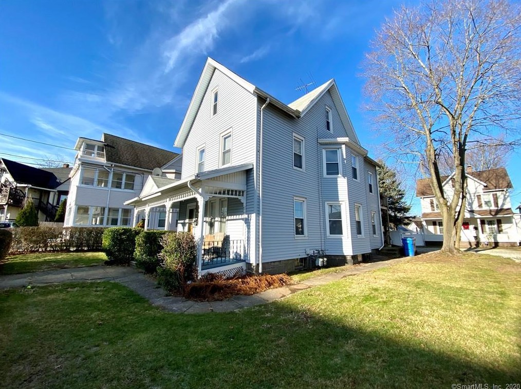97 Hill St, Huntington, CT 06484