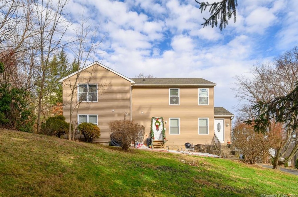 7 Hayestown Hts, Danbury, CT 06811 exterior