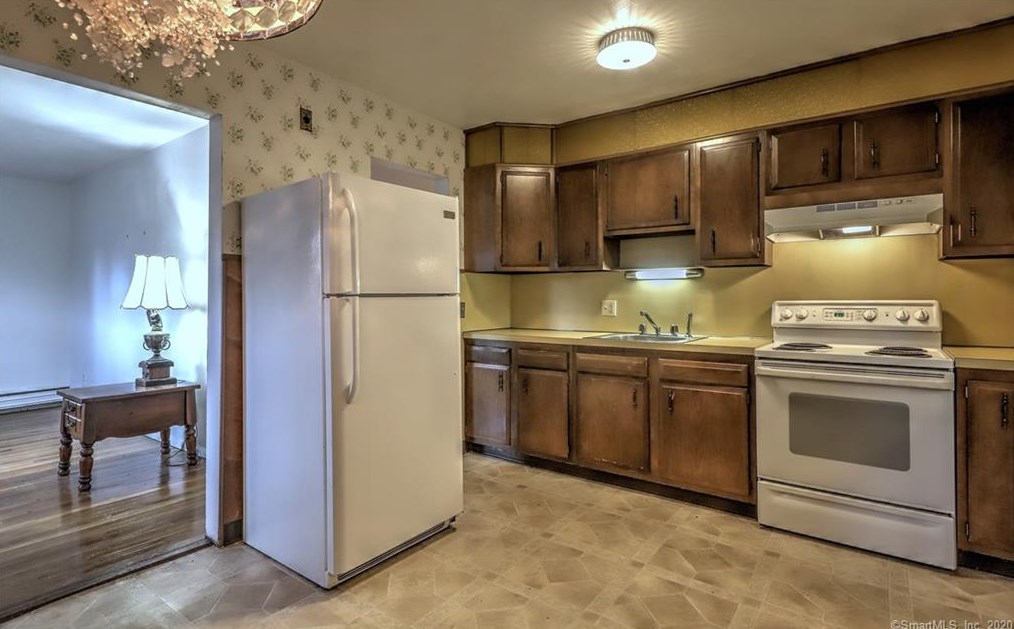 82 Lk Ave, New Haven CT 06516-4814 exterior