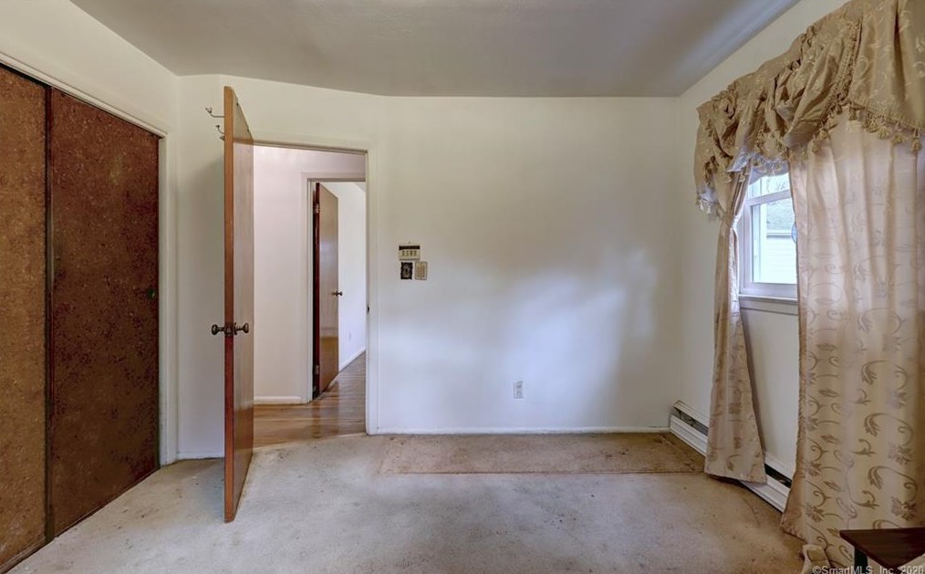 82 Lk Ave, New Haven CT 06516-4814 exterior