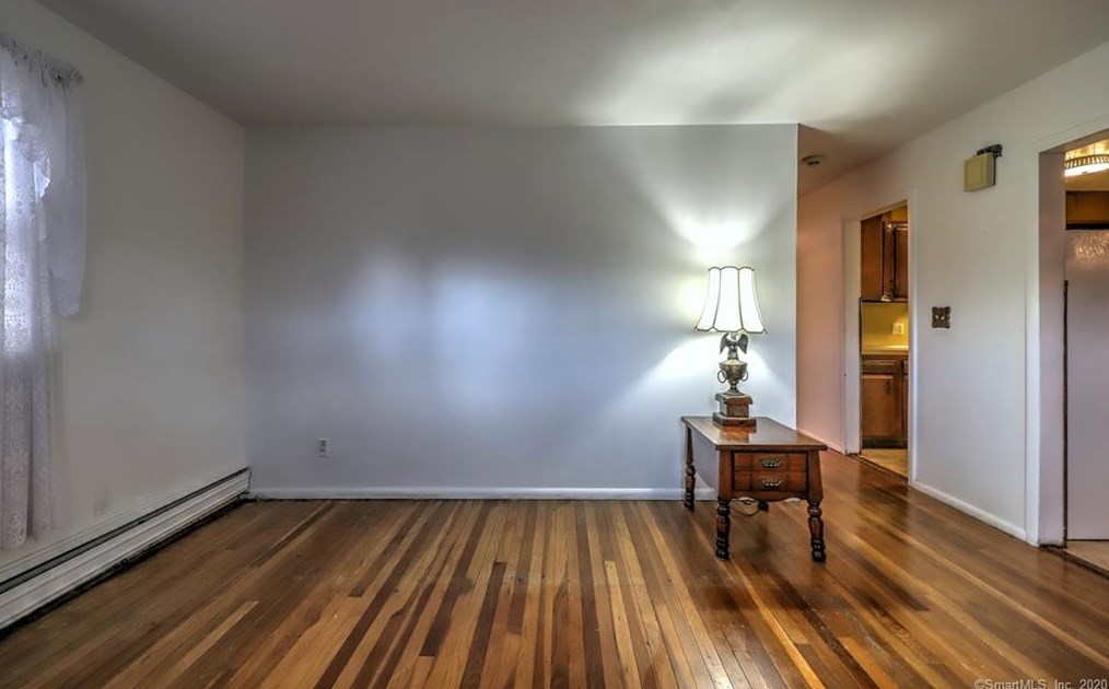 82 Lk Ave, New Haven CT 06516-4814 exterior