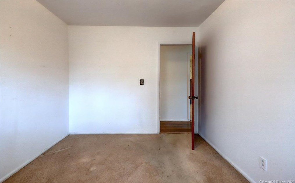 82 Lk Ave, New Haven CT 06516-4814 exterior