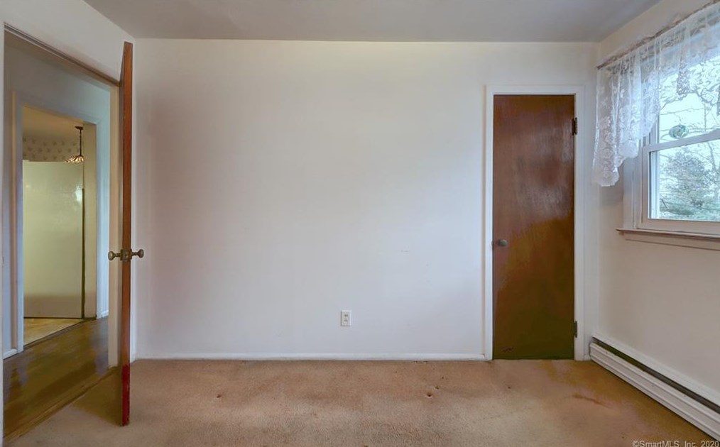 82 Lk Ave, New Haven CT 06516-4814 exterior