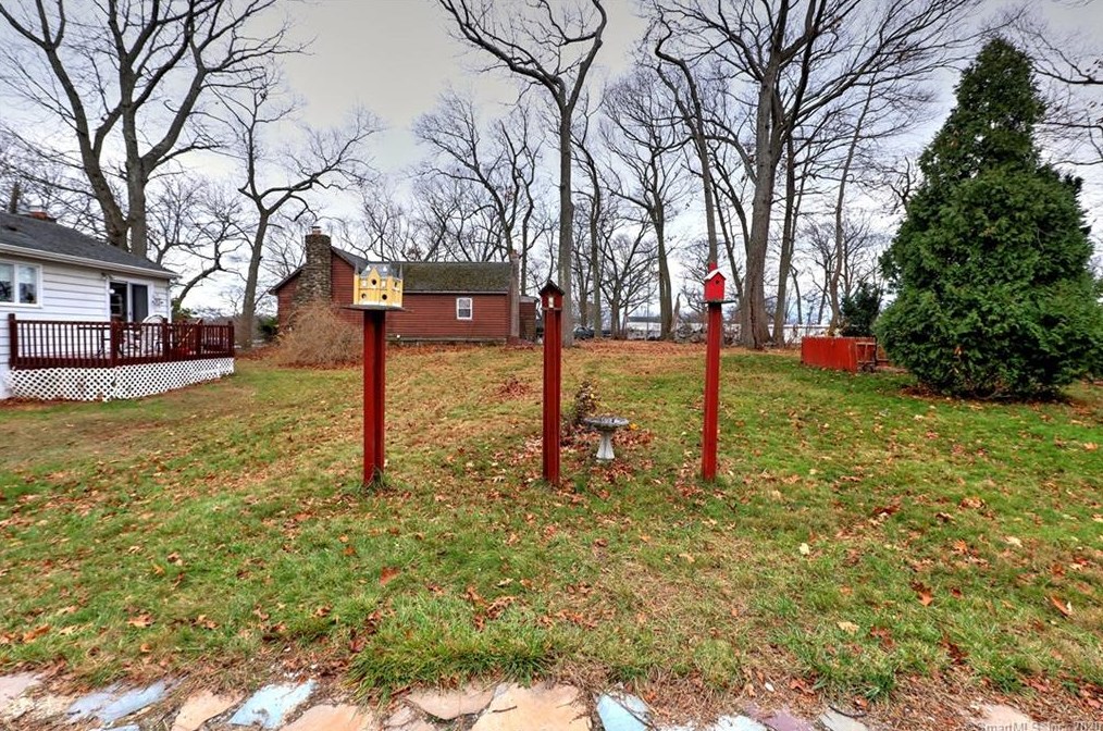 82 Lk Ave, New Haven CT 06516-4814 exterior