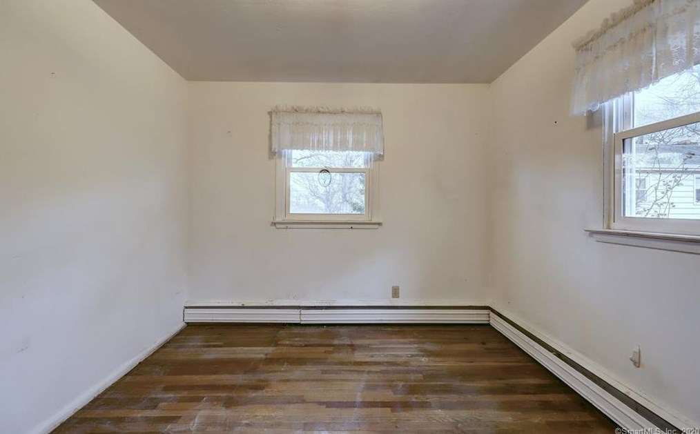 82 Lk Ave, New Haven CT 06516-4814 exterior