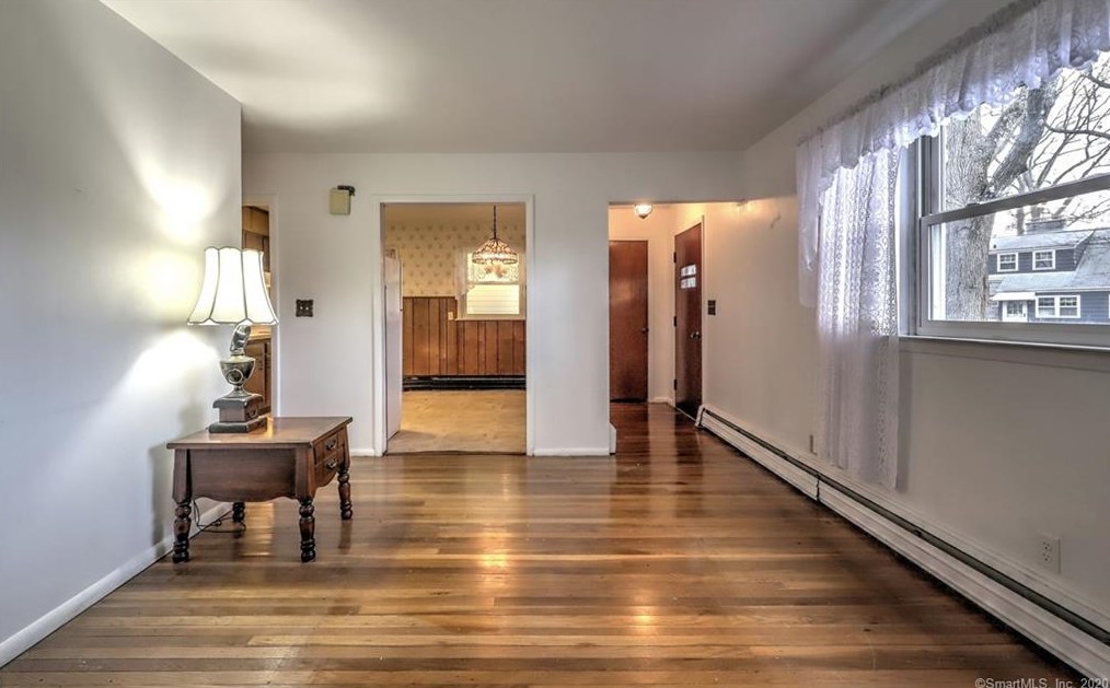 82 Lk Ave, New Haven CT 06516-4814 exterior