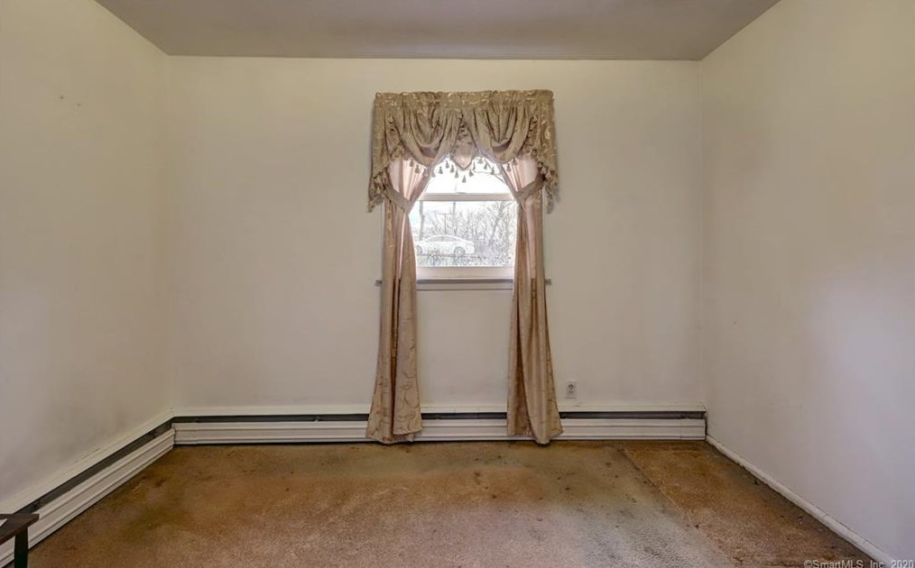 82 Lk Ave, New Haven CT 06516-4814 exterior