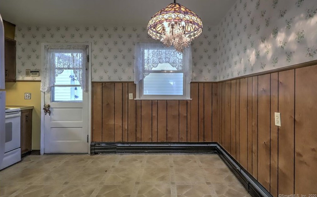 82 Lk Ave, New Haven CT 06516-4814 exterior