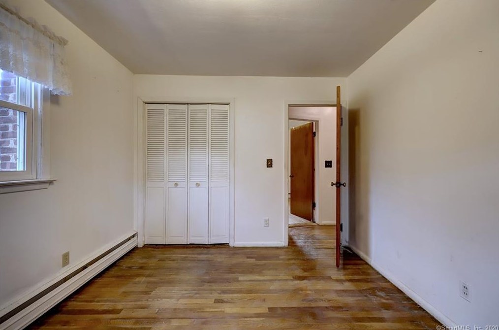 82 Lk Ave, New Haven CT 06516-4814 exterior