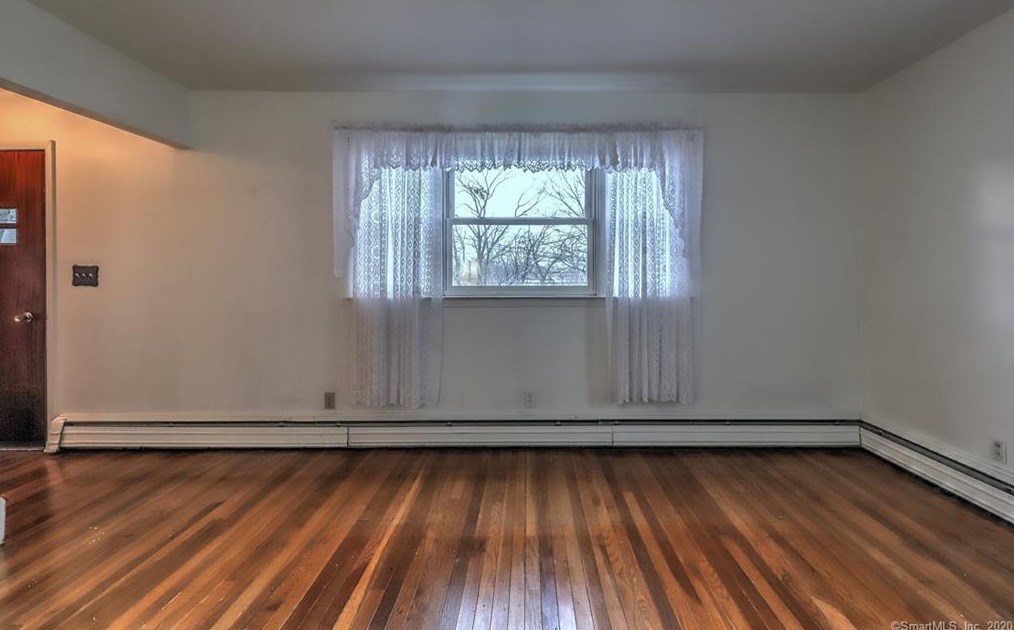 82 Lk Ave, New Haven CT 06516-4814 exterior