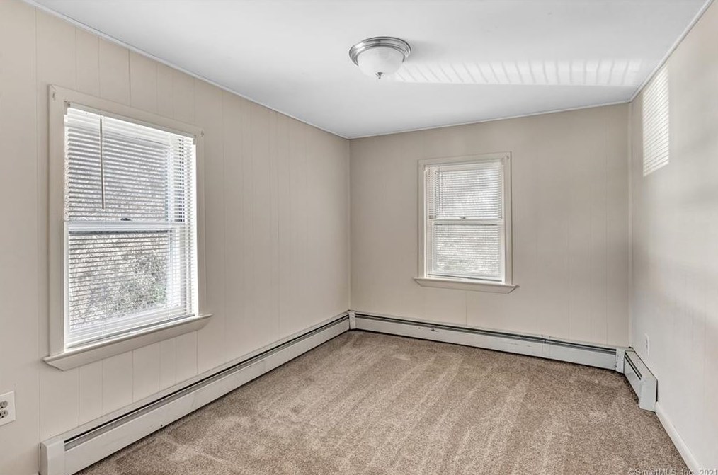 120 Camptown St, Derby, CT 06418