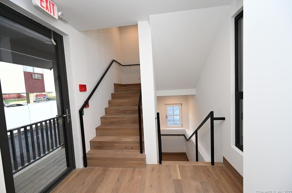 930 Cove Rd ##3, Stamford, CT 06902