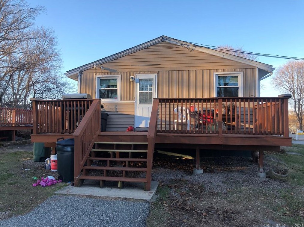 34 Buckingham St, Pawcatuck, CT 06379-2538