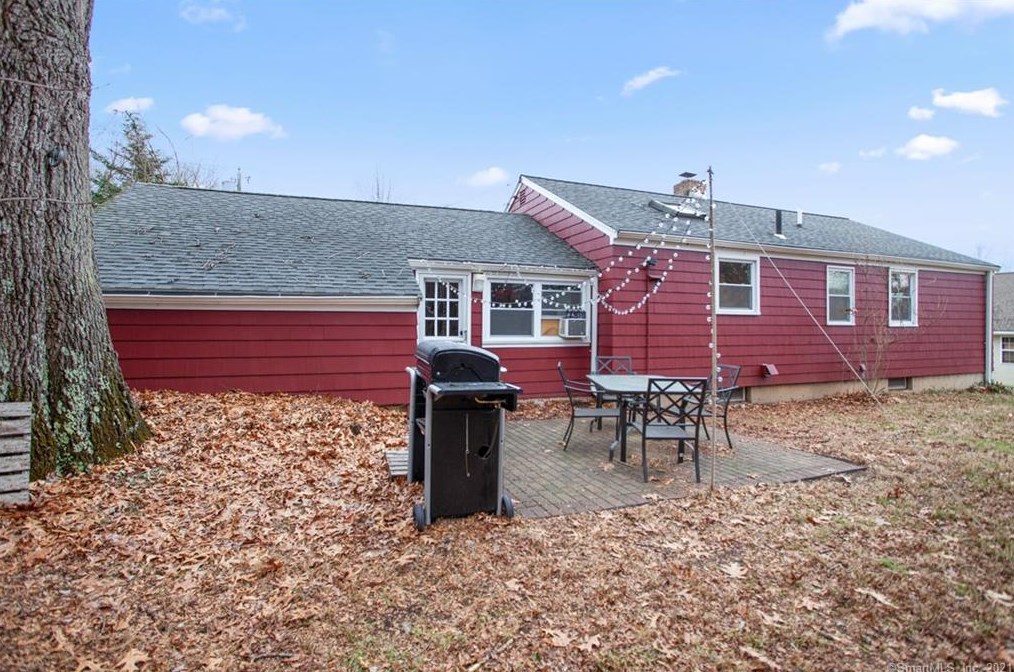 21 Knollwood Rd, Farmington, CT 06032